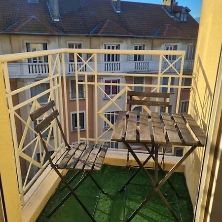 Et Petite Terrasse 1 Minute De La Gare *
